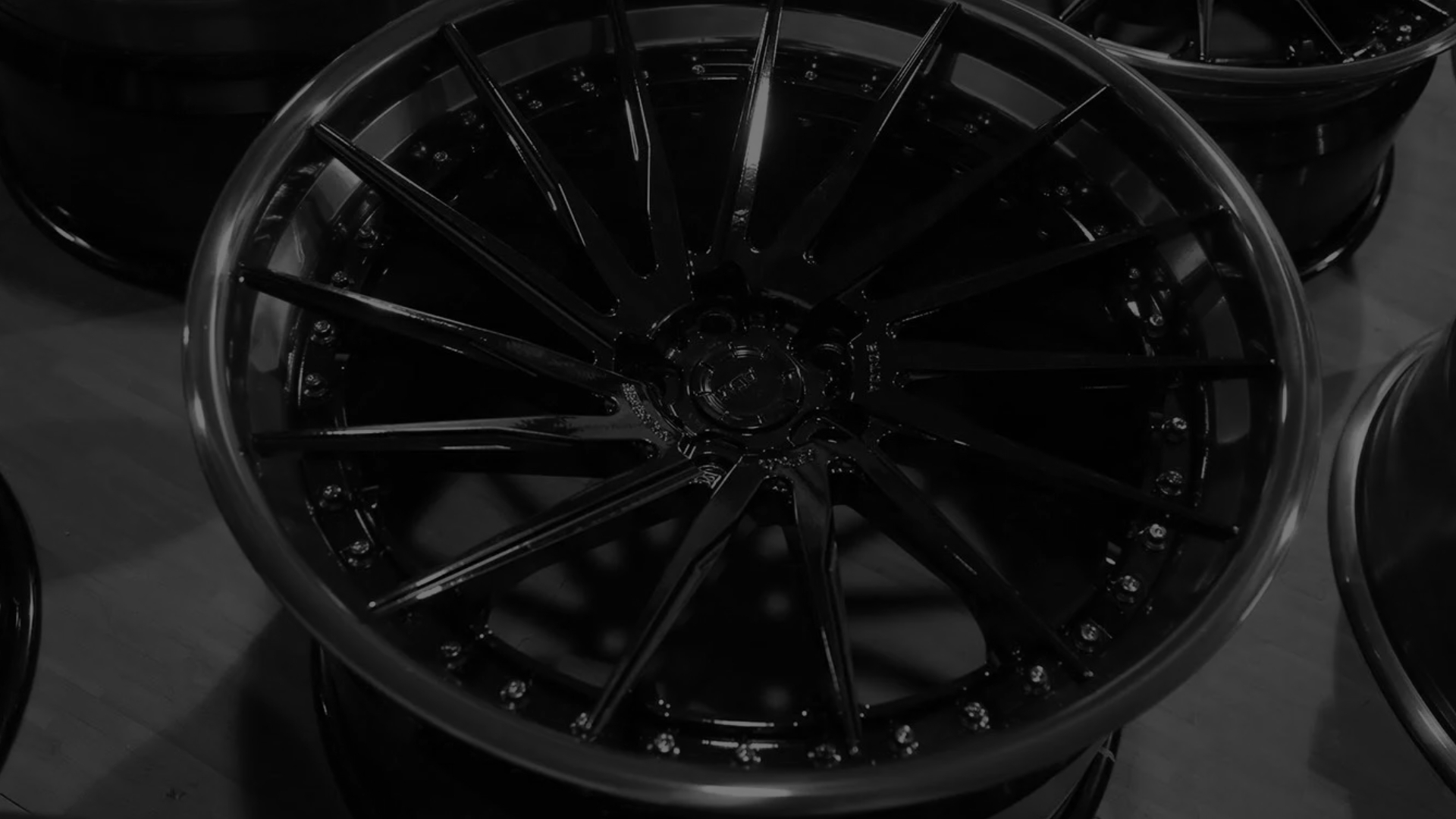 Rin espectacular premium EMTAG en taller para autos de lujo